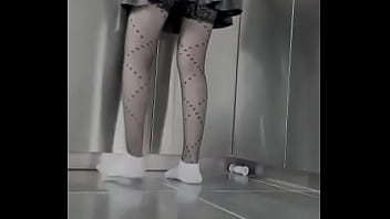 Viens voir ce qu'il se cache sous cette jupe