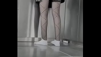 Viens voir ce qu'il se cache sous cette jupe