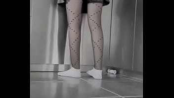 Viens voir ce qu'il se cache sous cette jupe