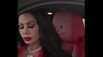 I am the queen make sure you remember that i didn't change i just found myself #modeling #photoshoot #fyp