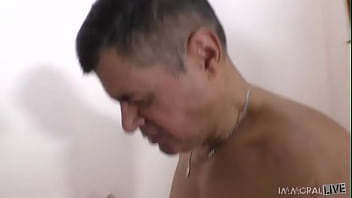 Sassy lara loves to gives rimjobs and squirts like a tsunami