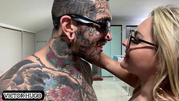 Jogo da sedução com a loira peituda