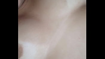 Limpando o mel do meu vibrador e gozando mais parte 1 2