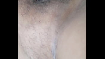 Limpando o mel do meu vibrador e gozando mais parte 1 2