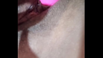 Limpando o mel do meu vibrador e gozando mais parte 1 2