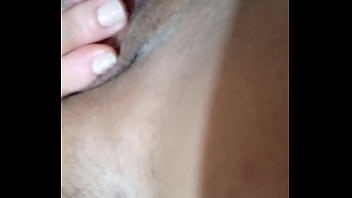 Limpando o mel do meu vibrador e gozando mais parte 1 2