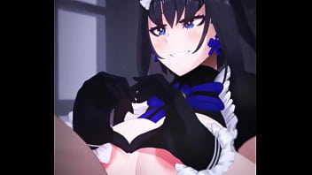 Горничная с большими сиськами дрочит большой белый член сиськами