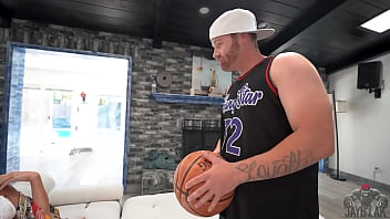 Never leave her bored horny & alone