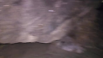 Tava sozinha na praia a noite chupei e dei minha buceta gostoso nas pedras