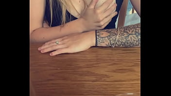 Petite pause au restaurant il a voulu s’échapper