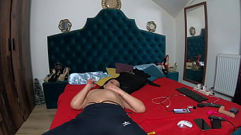 Lazy morning masturbation – topless in sweatpants & so wet ️ 233 preview