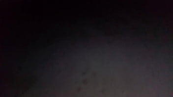 Levei minha meia irmã na praia e comi a buceta virgem dela perdeu a virgindade em público