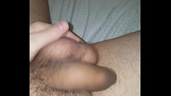 Boy Exibindo O Sacão E Mexendo Nas Bolas thumbnail