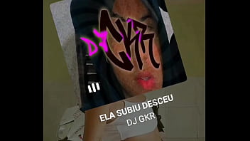 Novinha gostosa dançando