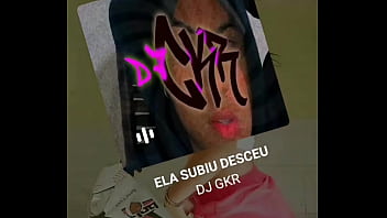 Novinha gostosa dançando