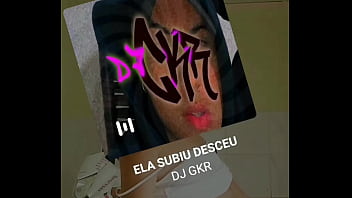 Novinha gostosa dançando