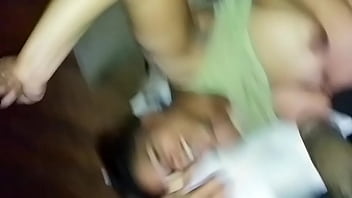 Playing with the pussy and she nutting