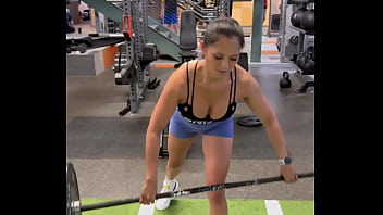 Train like a beast 45lb bar & 10lb plates each side #gym #fitness #workout #gains #weightlifting #girlswholift #mu