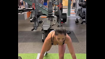 Train Like A Beast 45lb Bar & 10lb Plates Each Side #gym #fitness #workout #gains #weightlifting #girlswholift #mu thumbnail