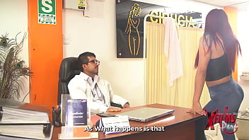 Doctor folla en todas las poses a su paciente cachonda durante consulta medica