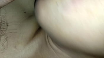 นักเรียนสาวสวยช่วยให้ฉันสำเร็จความไคร่ด้วยปากของเธอ