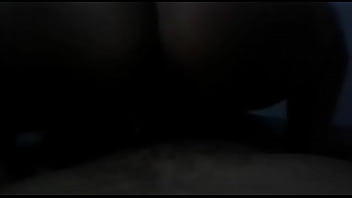 Casada gostosa sentando na rola do vadio e rebolando gostoso