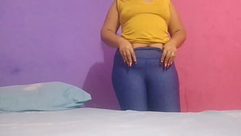 Deliciosa morena de gran culo y coño termina masturbándose hasta su final feliz un delicioso orgasmo