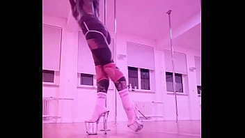 Do you like this choreo thanks to glow sportsclub for teaching it to me n e w s my pole addiction took now finally ove Do you like this choreo thanks to glow sportsclub for teaching it to me n e w s my pole addiction took now finally ove