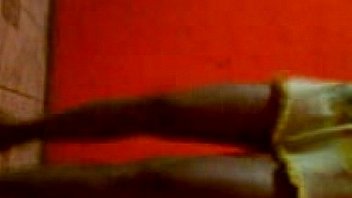 Gatinha loirinha dançando e se mostrando gostosa