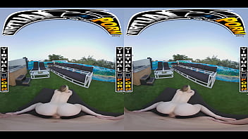 Virtual porn kimberly snow notices johnny's boner in the hot tub & can't resist getting a taste of it