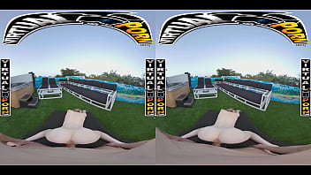 Virtual porn kimberly snow notices johnny's boner in the hot tub & can't resist getting a taste of it