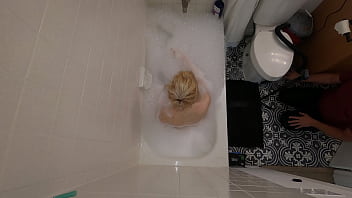 Blonde slut hangs herself while jacking herself off