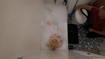 Blonde slut hangs herself while jacking herself off