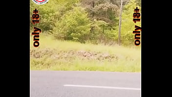 Ce beau goss crache son sperme au bord d'une route Ce beau goss crache son sperme au bord d'une route