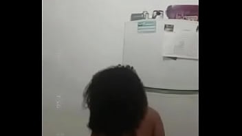 Brasileira novinha dancando pelada gostosa