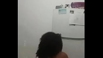 Brasileira novinha dancando pelada gostosa