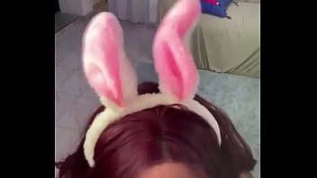 Já imaginou eu te chupando todinho até os ovos até você encher minha boca com seu leitinho essa coelhinha prefer