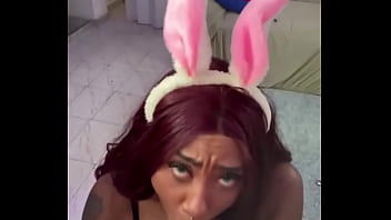 Já imaginou eu te chupando todinho até os ovos até você encher minha boca com seu leitinho essa coelhinha prefer