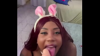 Já imaginou eu te chupando todinho até os ovos até você encher minha boca com seu leitinho essa coelhinha prefer