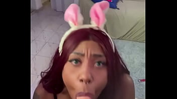 Já imaginou eu te chupando todinho até os ovos até você encher minha boca com seu leitinho essa coelhinha prefer