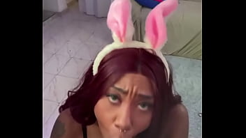Já imaginou eu te chupando todinho até os ovos até você encher minha boca com seu leitinho essa coelhinha prefer