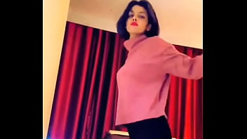 Erotic babe nude dance