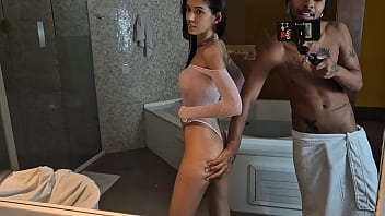 Magrinha gozando na piroca grande do negão joao o safado evelyn foxx