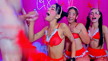 Jazmin and her friends give blowjobs to that big cock