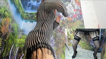 She received an orgasm riding a dildo