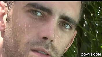 Well Built Gay Man Having Some Solo Fun thumbnail