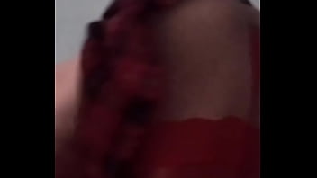 Me puse una faldita sexy para levantarte la verga me la muestras