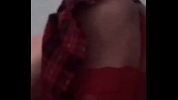 Me puse una faldita sexy para levantarte la verga me la muestras