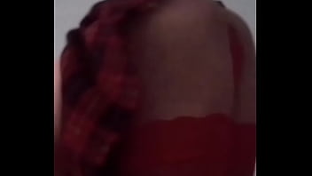 Me puse una faldita sexy para levantarte la verga me la muestras