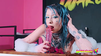 Skinny Emo Amateur Takes Big Dildo In Her Ass thumbnail